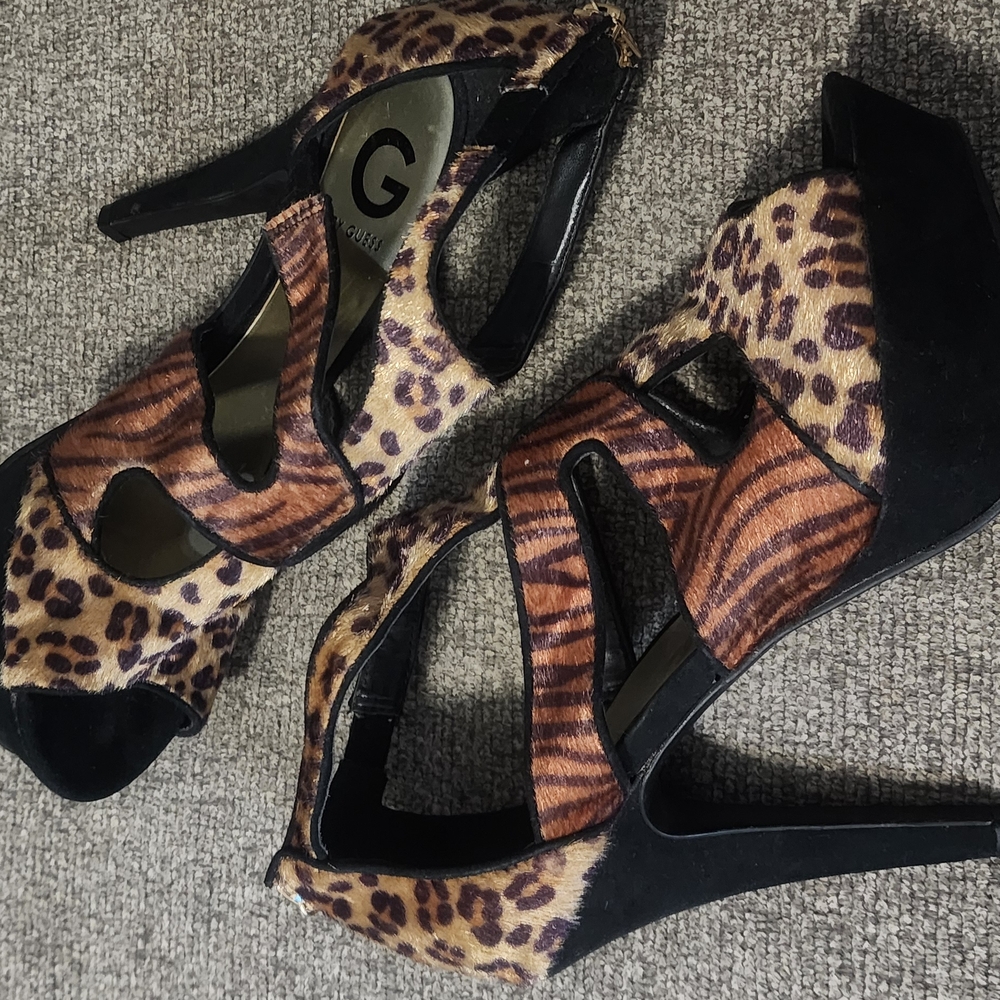 G by Guess Brown and Black High Heeled Pumps